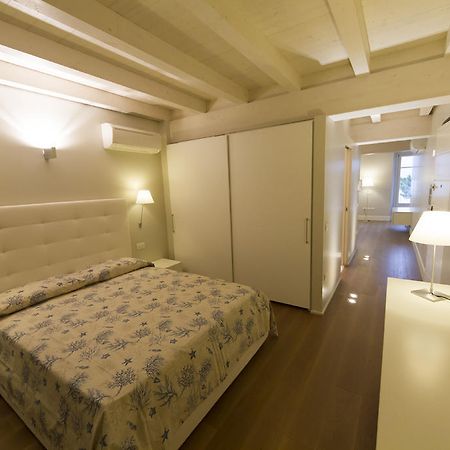 Apartmán La Casa Del Porto Lovere Exteriér fotografie
