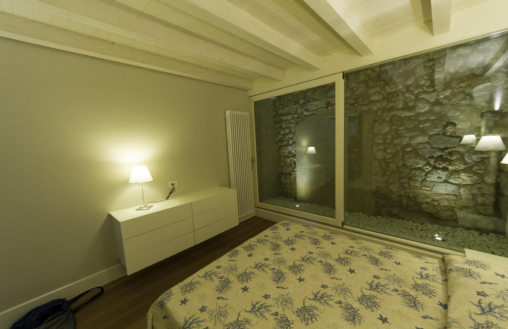 Apartmán La Casa Del Porto Lovere Pokoj fotografie